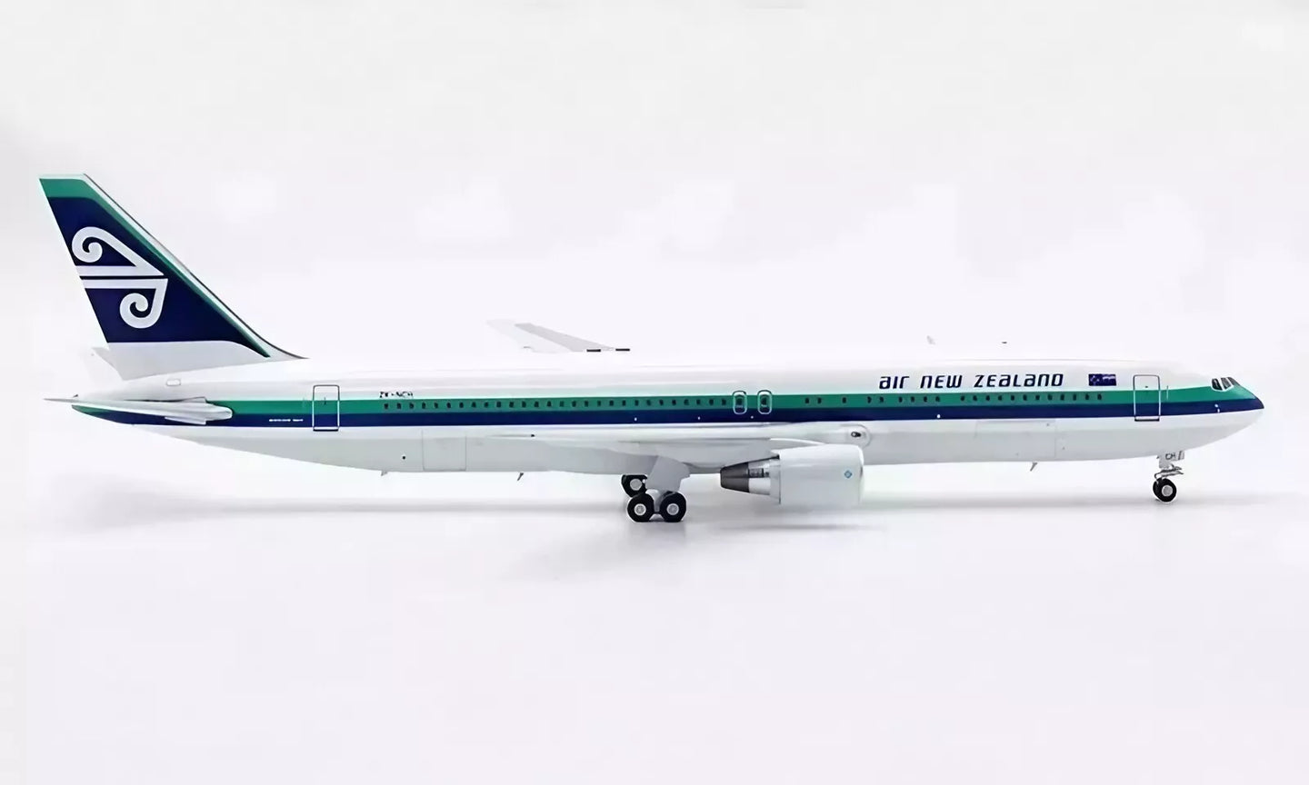 INFLIGHT 200 B767-300 AIR NEW ZEALAND "OLD COLOURS" REG: ZK-NCH