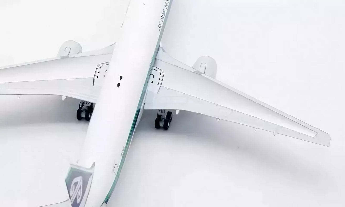 INFLIGHT 200 B767-300 AIR NEW ZEALAND "OLD COLOURS" REG: ZK-NCH