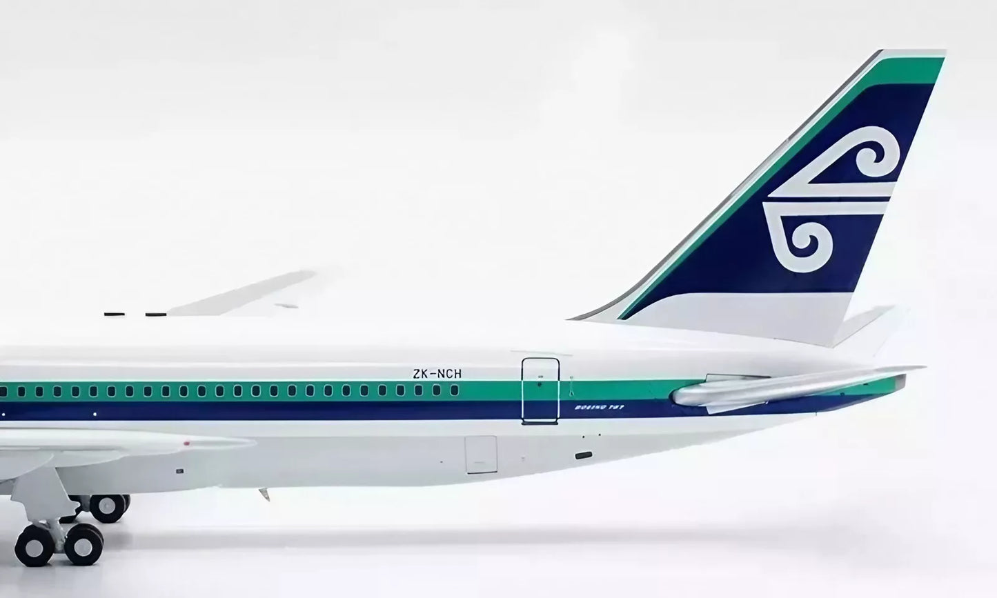 INFLIGHT 200 B767-300 AIR NEW ZEALAND "OLD COLOURS" REG: ZK-NCH