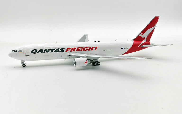 INFLIGHT 200 B767-381F/ER QANTAS FREIGHT REG: VH-EFR