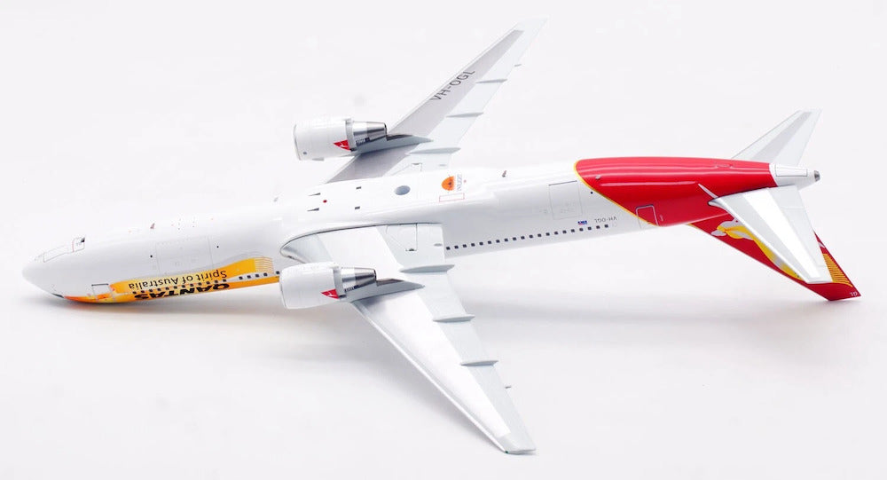 INFLIGHT 200 B767-338/ER QANTAS REG: VH-OGL