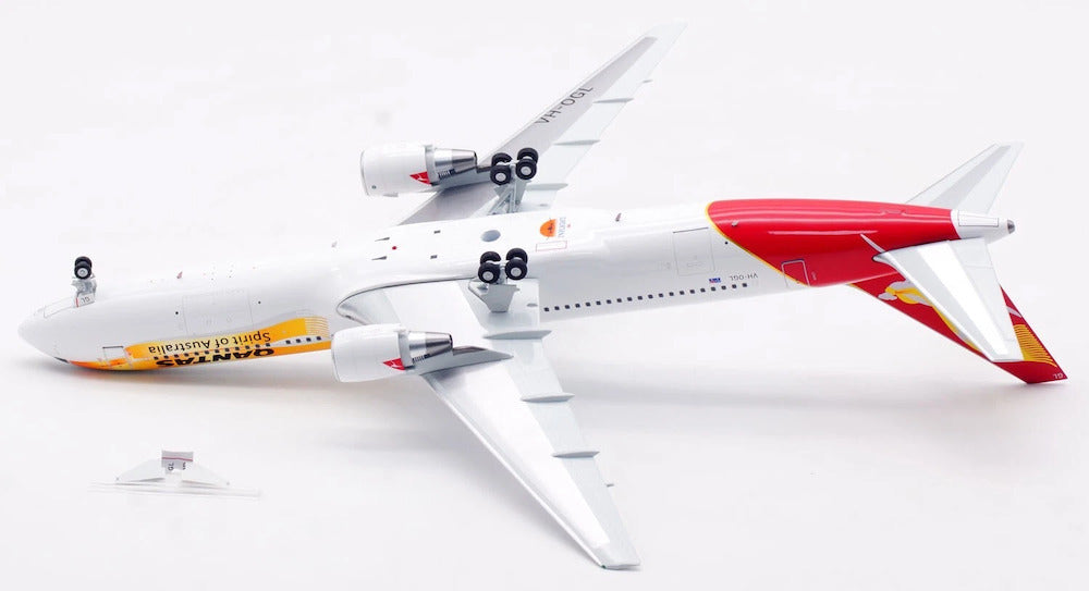 INFLIGHT 200 B767-338/ER QANTAS REG: VH-OGL