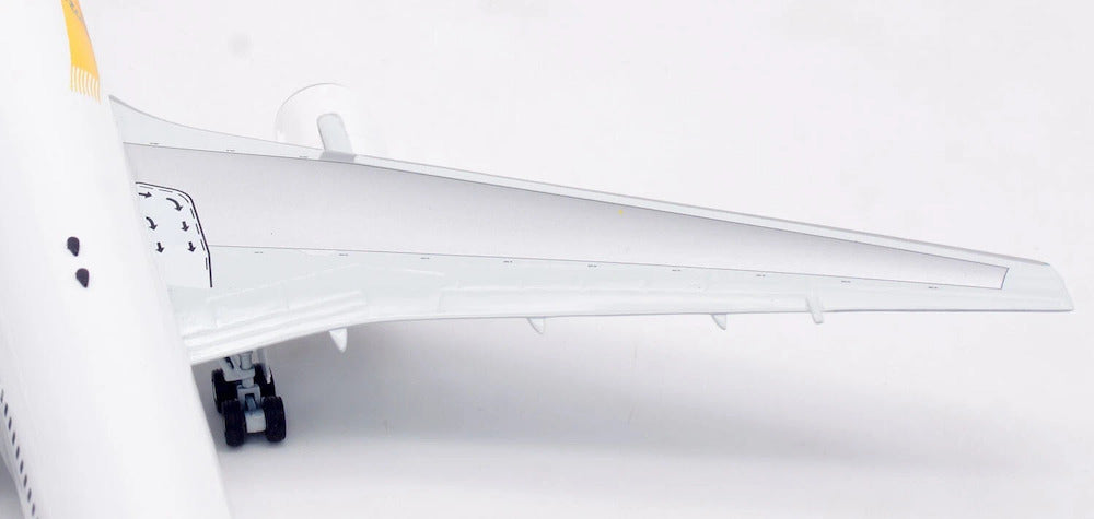 INFLIGHT 200 B767-338/ER QANTAS REG: VH-OGL