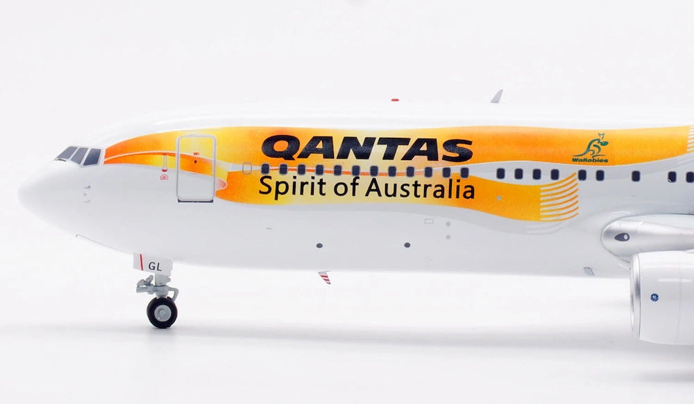 INFLIGHT 200 B767-338/ER QANTAS REG: VH-OGL