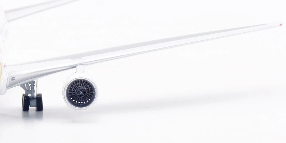 INFLIGHT 200 B767-338/ER QANTAS REG: VH-OGL