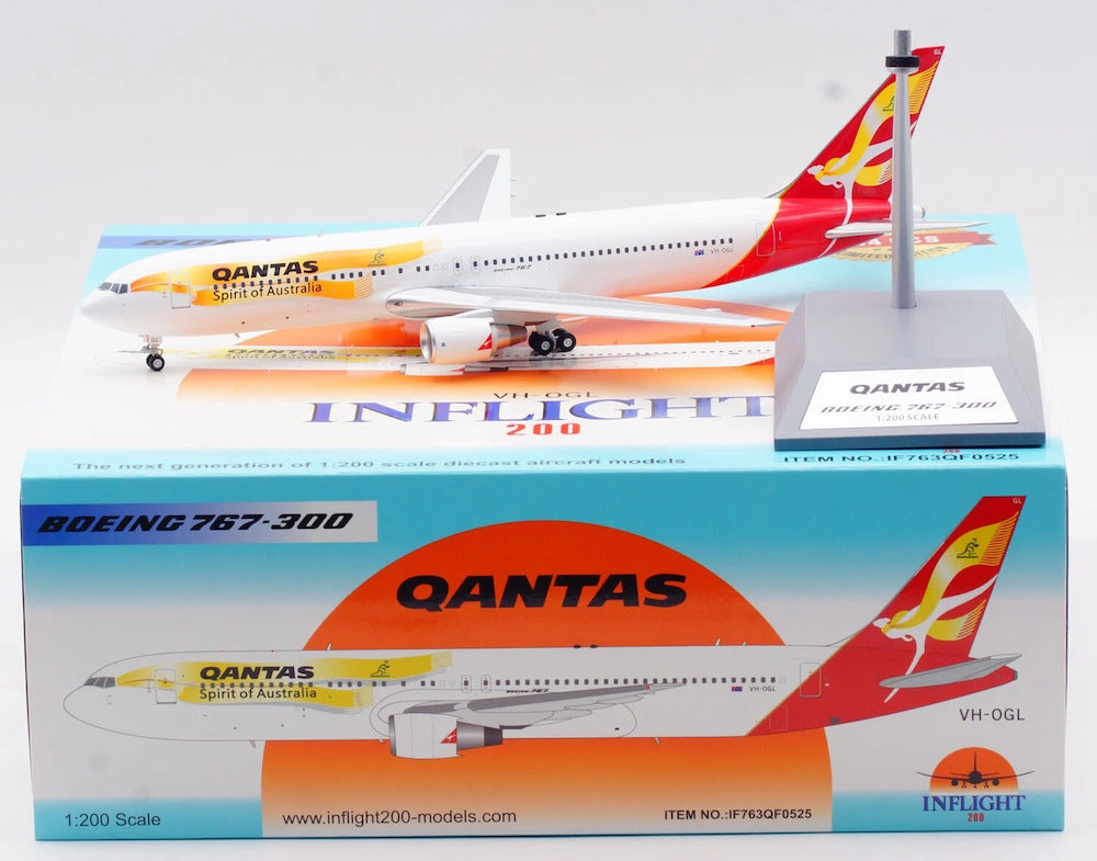 INFLIGHT 200 B767-338/ER QANTAS REG: VH-OGL