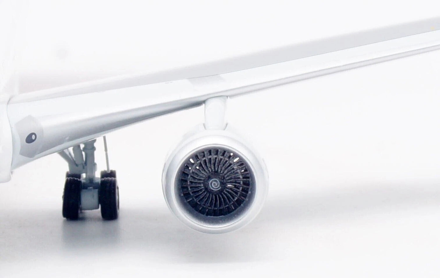 INFLIGHT 200 B767-336/ER QANTAS REG: VH-ZXA