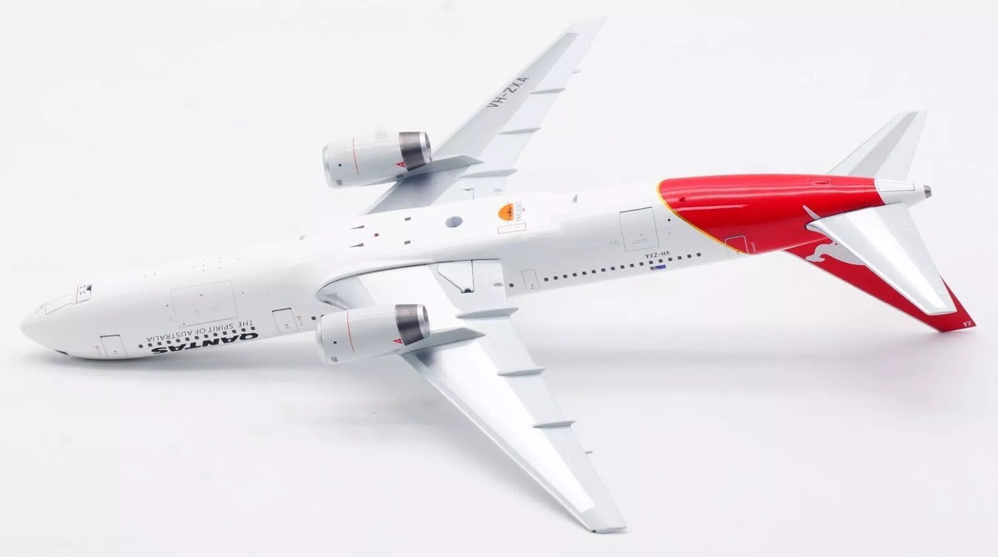 INFLIGHT 200 B767-336/ER QANTAS REG: VH-ZXA