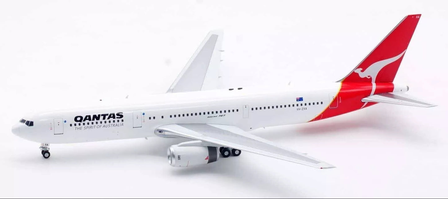 INFLIGHT 200 B767-336/ER QANTAS REG: VH-ZXA