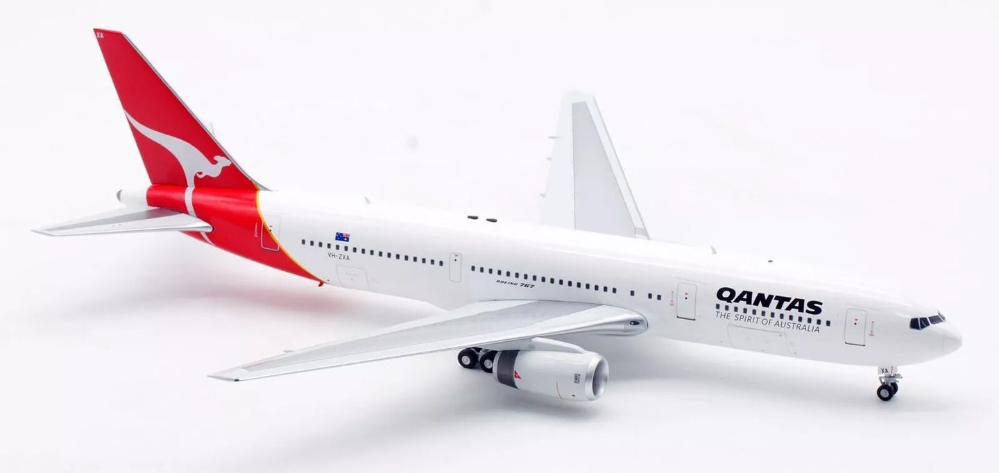 INFLIGHT 200 B767-336/ER QANTAS REG: VH-ZXA