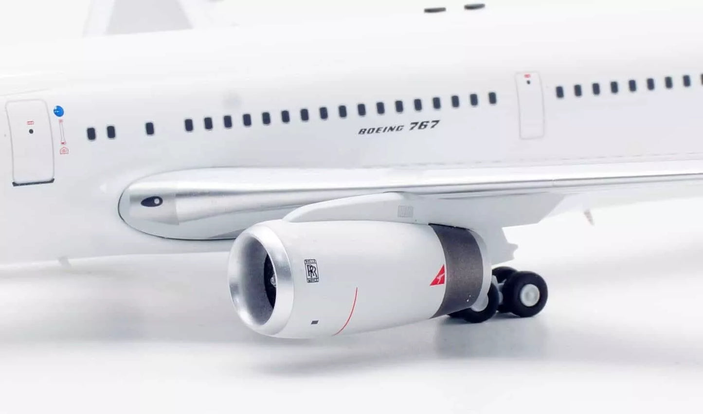 INFLIGHT 200 B767-336/ER QANTAS REG: VH-ZXA