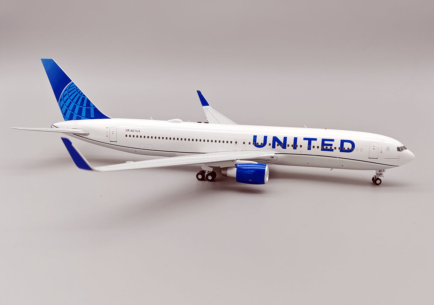 INFLIGHT 200 B767-300 UNITED REG: N671UA