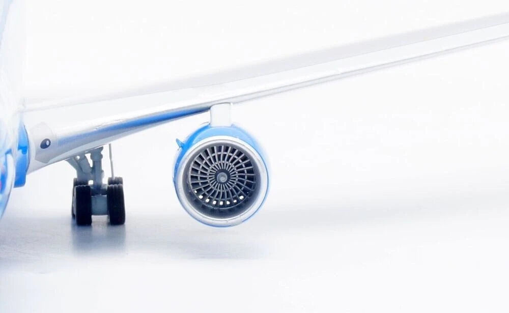 INFLIGHT 200 B767-306/ER ZOOM AIRLINES REG: C-GZNC