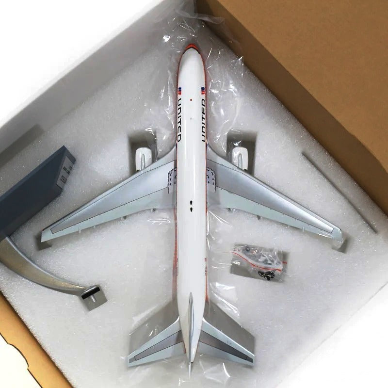 INFLIGHT 200 BOEING 767-300 REG: N645UA