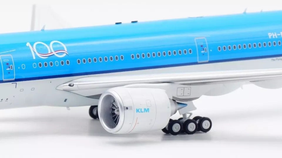 INFLIGHT 200 B777-206ER KLM ASIA REG: PH-BQM