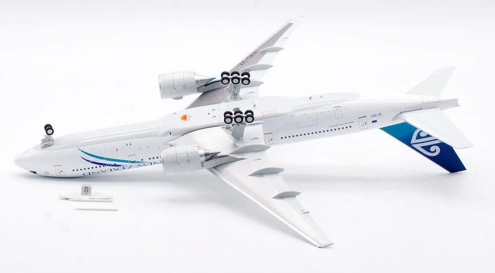 INFLIGHT 200 B777-219/ER AIR NEW ZEALAND REG: ZK-OKH