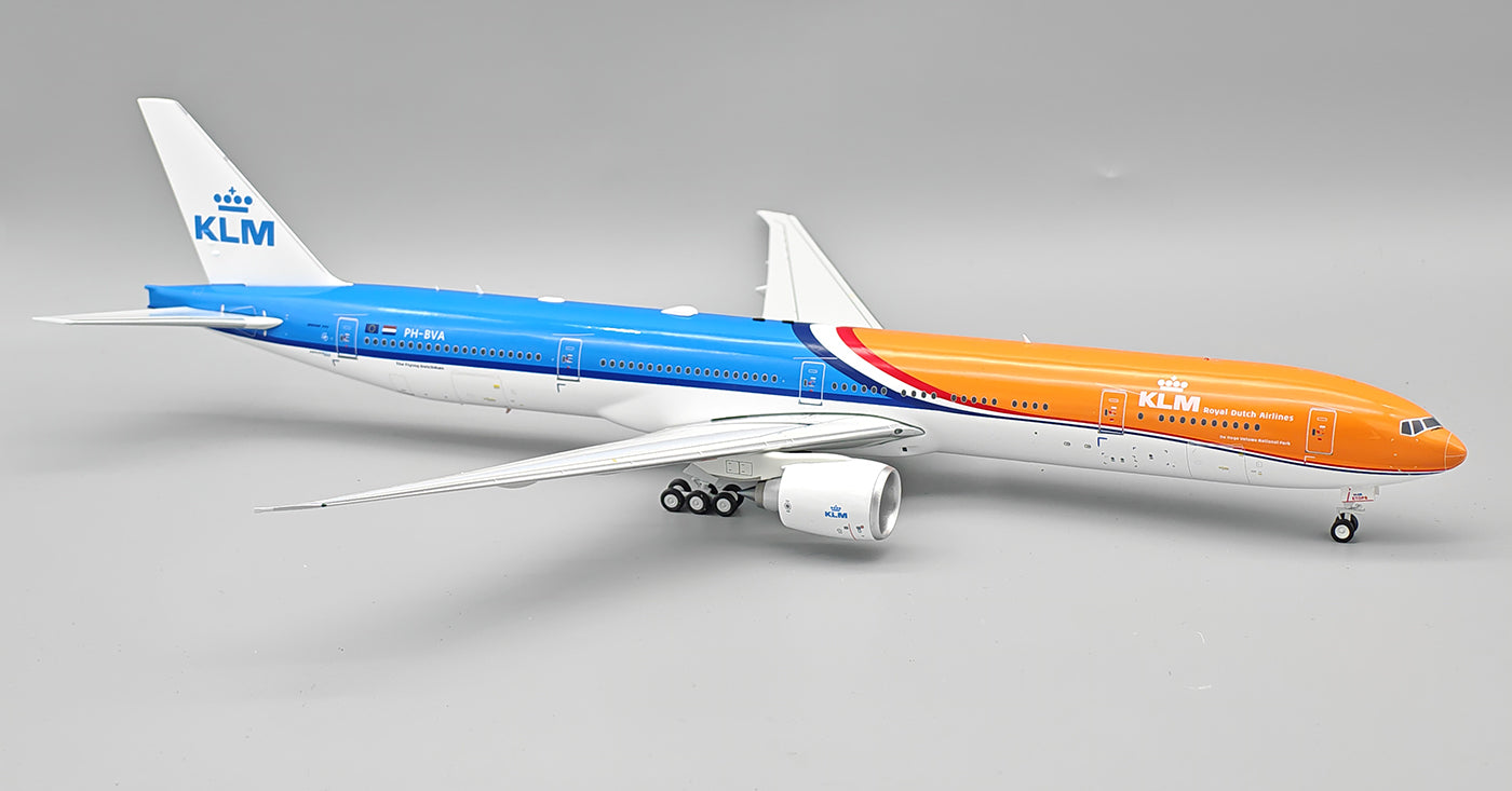 INFLIGHT 200 B777-306/ER ROYAL DUTCH AIRLINES (KLM) "ORANGE PRIDE" REG: PH-BVA