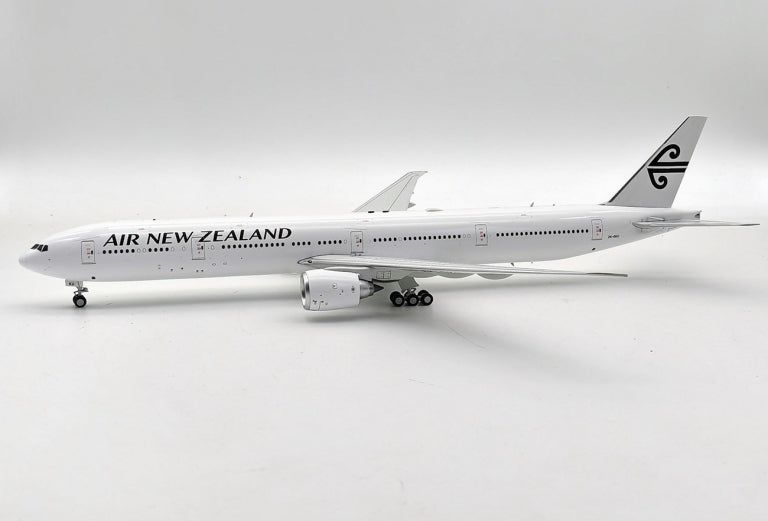 INFLIGHT 200 B777-367/ER AIR NEW ZEALAND REG: ZK-OKU LTD 84 MODELS