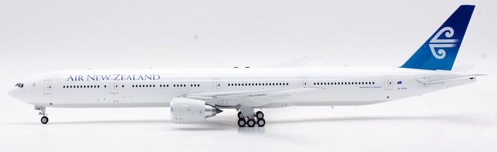 INFLIGHT 200 B777-319/ER AIR NEW ZEALAND REG: ZK-OKM WITH STAND (LTD 100 MODELS)