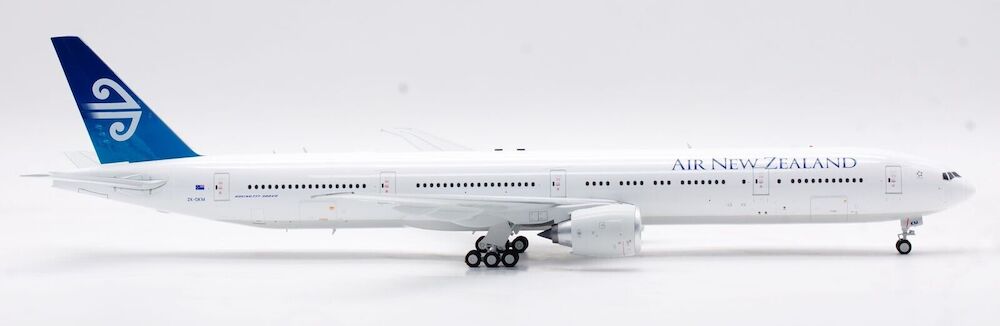 INFLIGHT 200 B777-319/ER AIR NEW ZEALAND REG: ZK-OKM WITH STAND (LTD 100 MODELS)