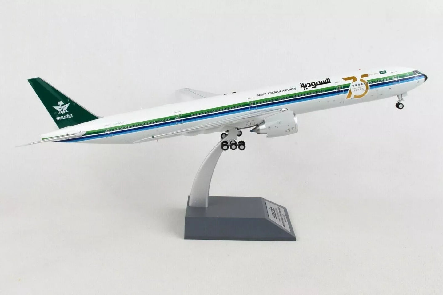 INFLIGHT 200 B777 SAUDI ARABIAN AIRLINES REG: HZ-AK28