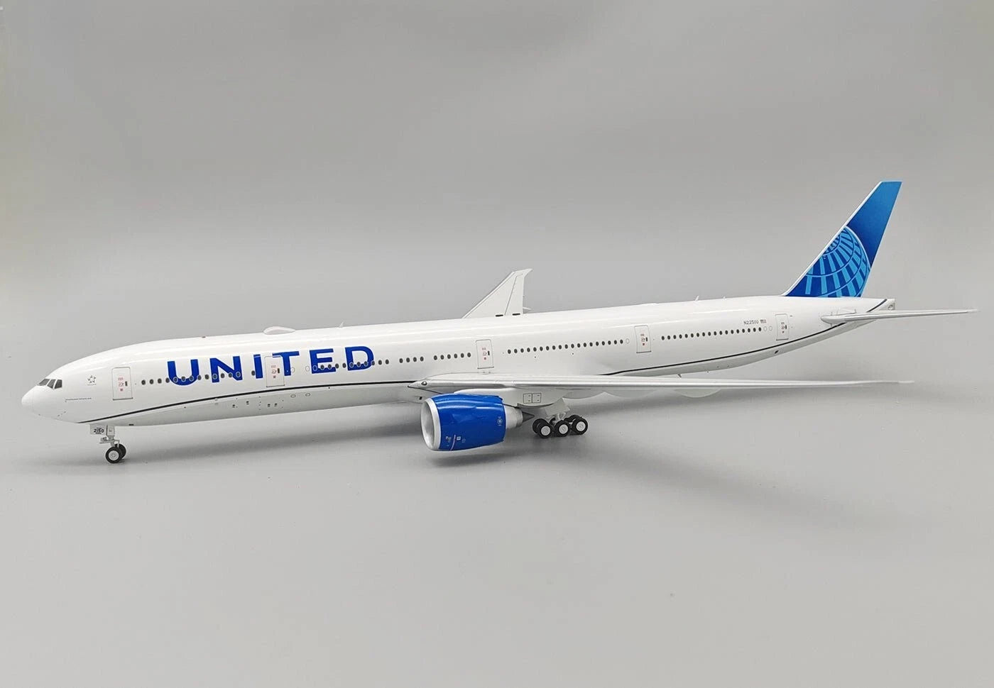 INFLIGHT 200 B777-322/ER UNITED AIRLINES REG: N2250U