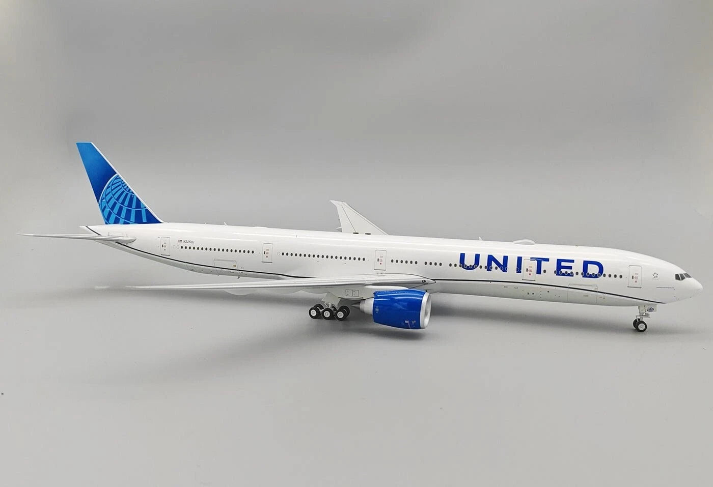 INFLIGHT 200 B777-322/ER UNITED AIRLINES REG: N2250U