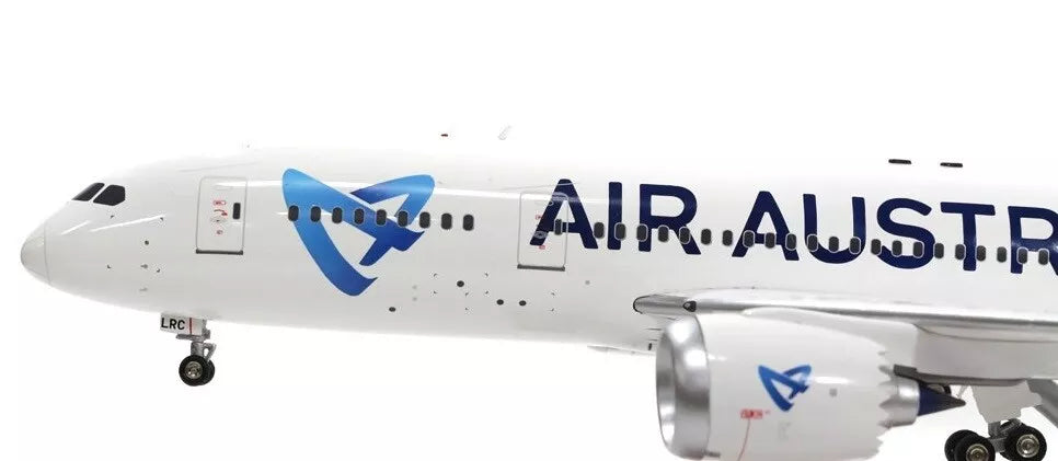 INFLIGHT 200 B787-8 AIR AUSTRAL REG: F-OLRC