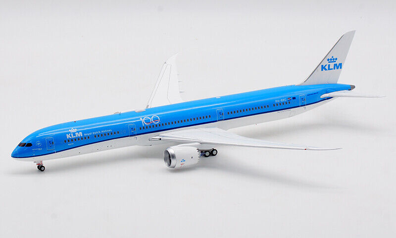 INFLIGHT 200 B787-10 DREAMLINER ROYAL DUTCH (KLM) REG: PH-BKG