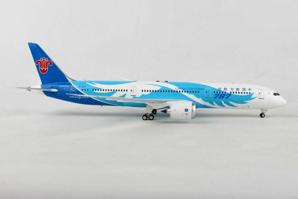 INFLIGHT 200 B787-9 CHINA SOUTHERN AIRLINES REG: B-1242