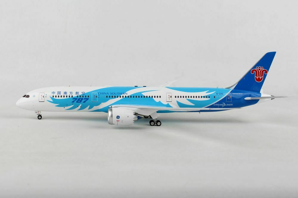 INFLIGHT 200 B787-9 CHINA SOUTHERN AIRLINES REG: B-1242