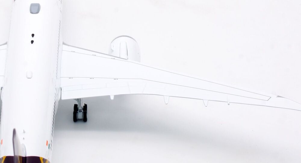 INFLIGHT 200 B787-9 DREAMLINER VISTARA REG: VT-TSQ