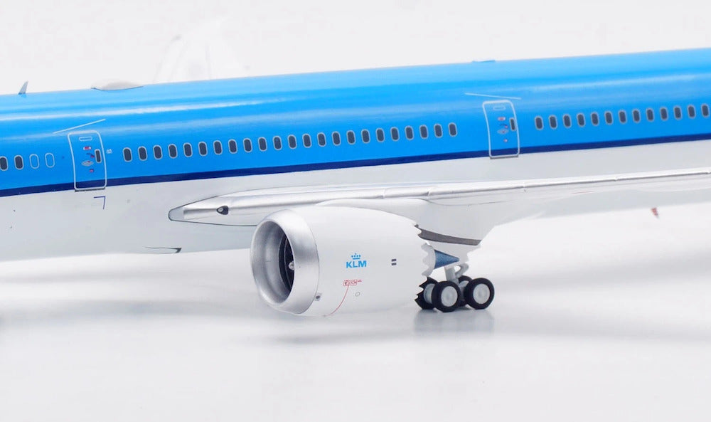 INFLIGHT 200 B787-10 DREAMLINER KLM - ROYAL DUTCH AIRLINES REG: PH-BKM