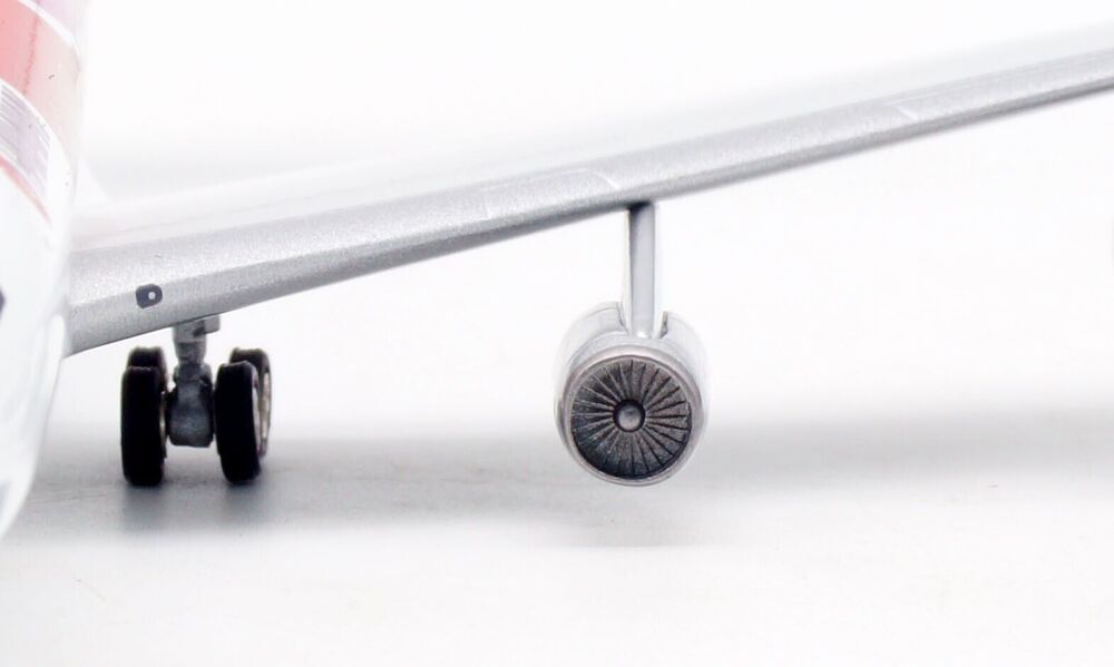 INFLIGHT 200 DC-8-62H/CF HAWAIIAN AIR REG: N3931A