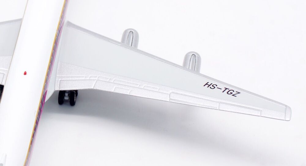 INFLIGHT 200 DC-8-63 THAI AIRWAYS INTERNATIONAL REG: HS-TGZ LTD (84 MODELS)