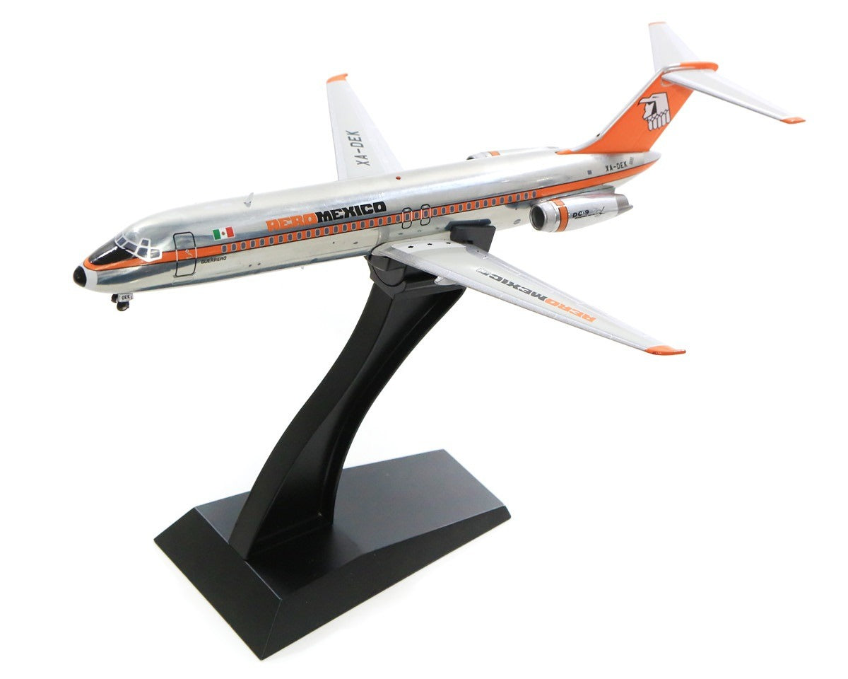INFLIGHT 200 DC-9-32 AEROMEXICO REG: XA-DEK
