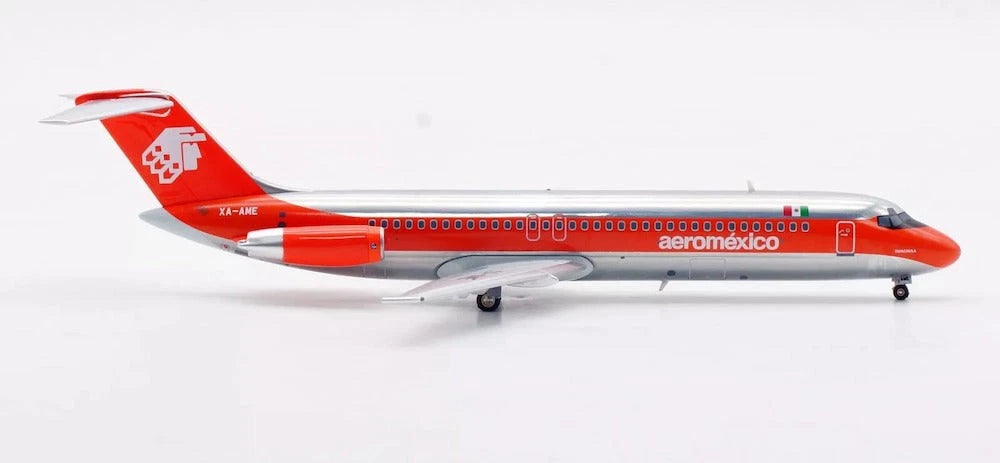 INFLIGHT 200 DC-9-32/33F AEROMEXICO REG: XA-AME