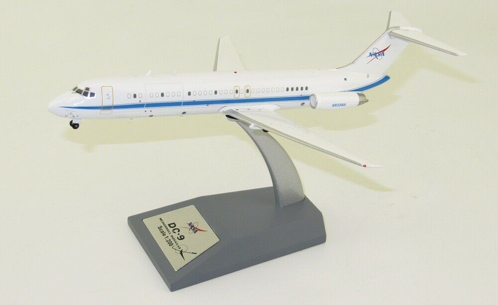 INFLIGHT  MD DC-9-33F NASA REG: N932NA