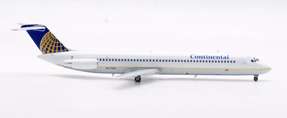 INFLIGHT 200  DC-9-51 CONTINENTAL REG: 670MC