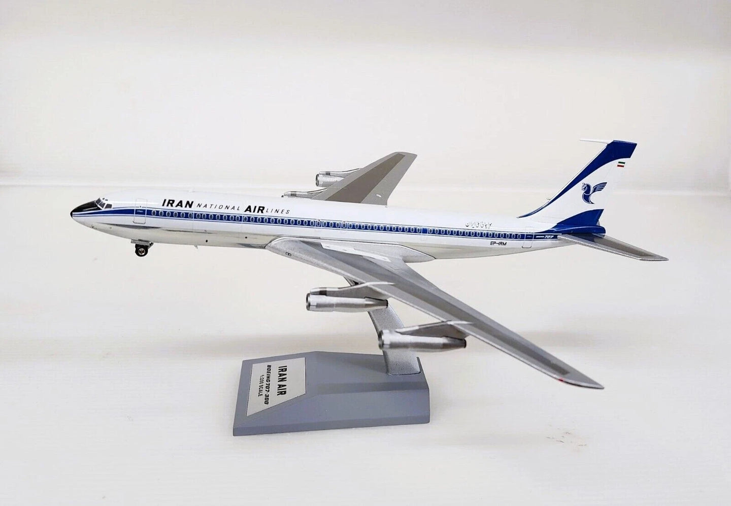 INFLIGHT 200 B707-386C IRAN NATIONAL AIRLINES REG: EP-IRM
