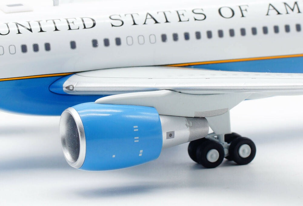 INFLIGHT 200 BOEING C-32A (757-200) USA AIR FORCE WITH STAND