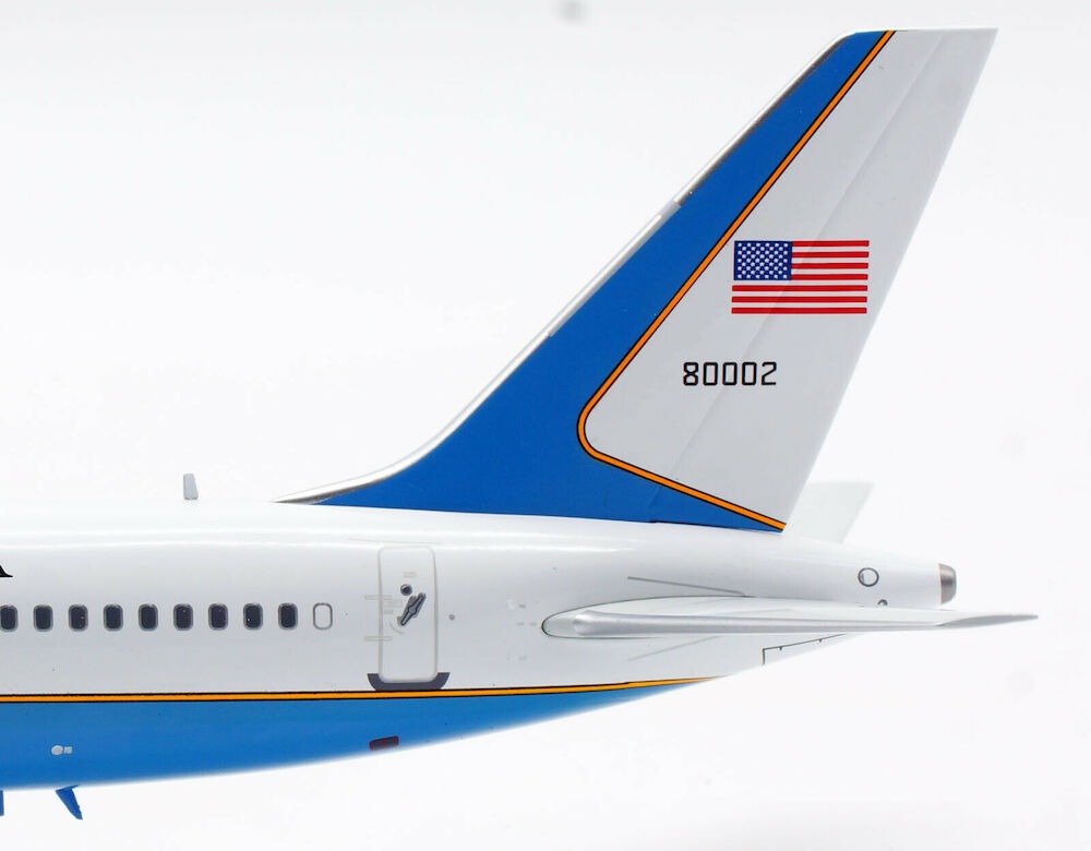 INFLIGHT 200 BOEING C-32A (757-200) USA AIR FORCE WITH STAND