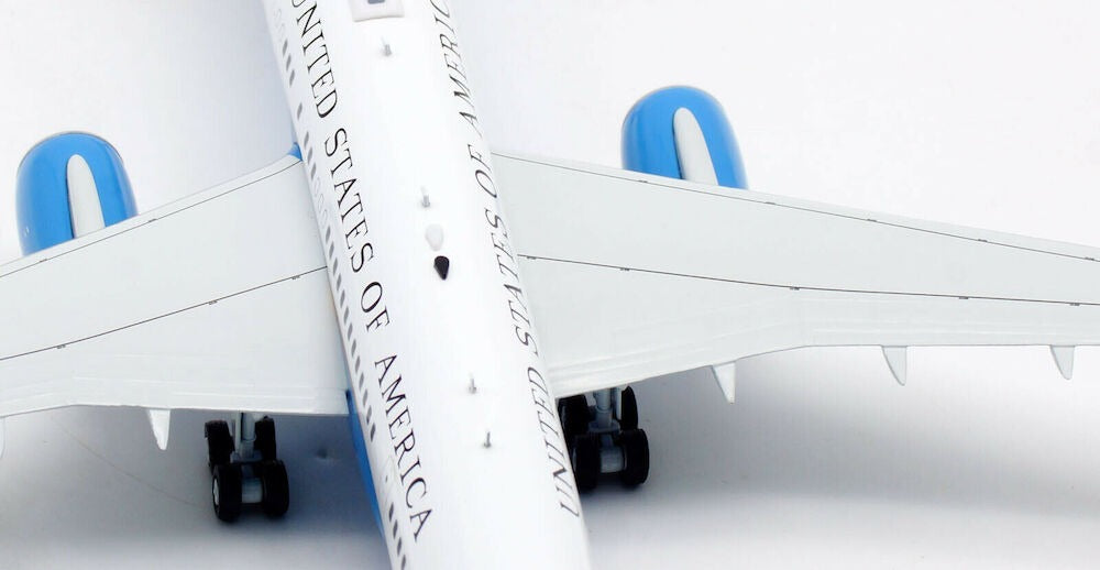INFLIGHT 200 BOEING C-32A (757-200) USA AIR FORCE WITH STAND