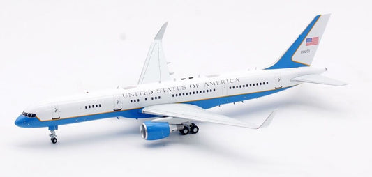 INFLIGHT 200 BOEING C-32A (757-2G4) USAF REG: 98-0001