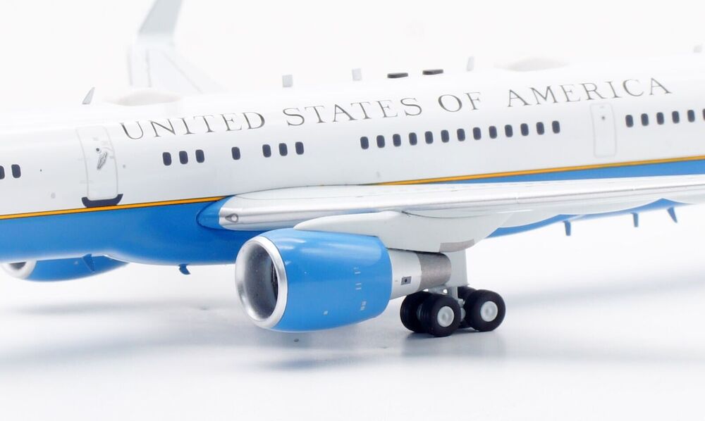 INFLIGHT 200 BOEING C-32A (757-2G4) USAF REG: 98-0001