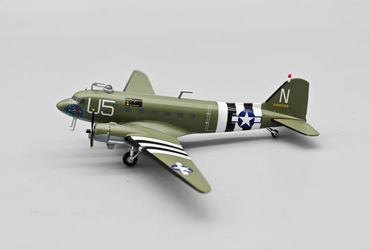 INFLIGHT 200 C-47A SKYTRAIN (DC-3) USAF "BUZZ BUGGY" REG: 42-100558