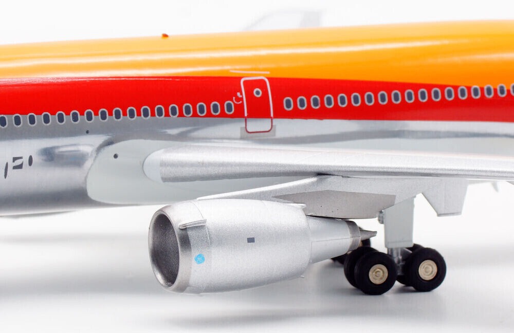 INFLIGHT 200 DC-10-30 CP AIR REG: C-GCPC
