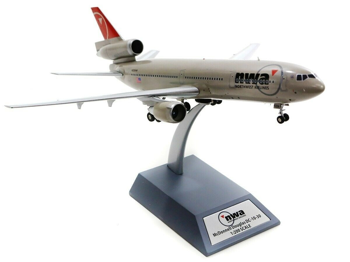 INFLIGHT 200 NORTHWEST AIRLINES DC-10 REG: N226NW