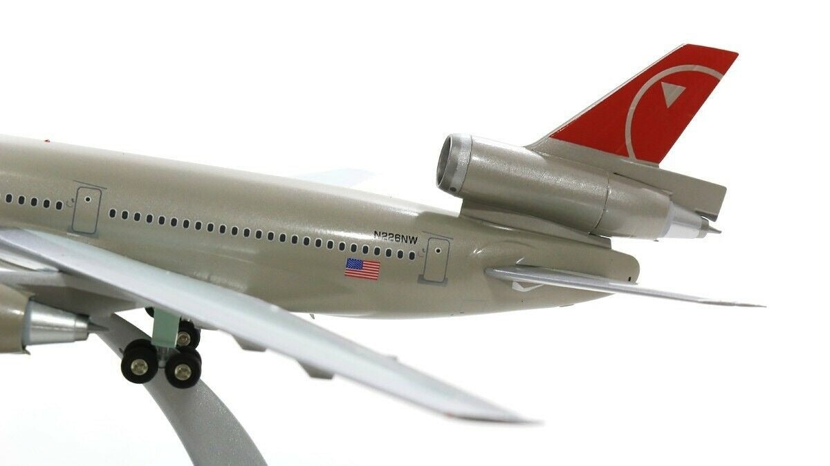 INFLIGHT 200 NORTHWEST AIRLINES DC-10 REG: N226NW