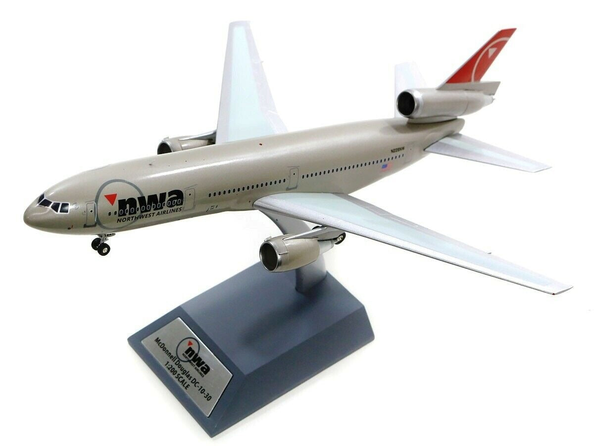 INFLIGHT 200 NORTHWEST AIRLINES DC-10 REG: N226NW